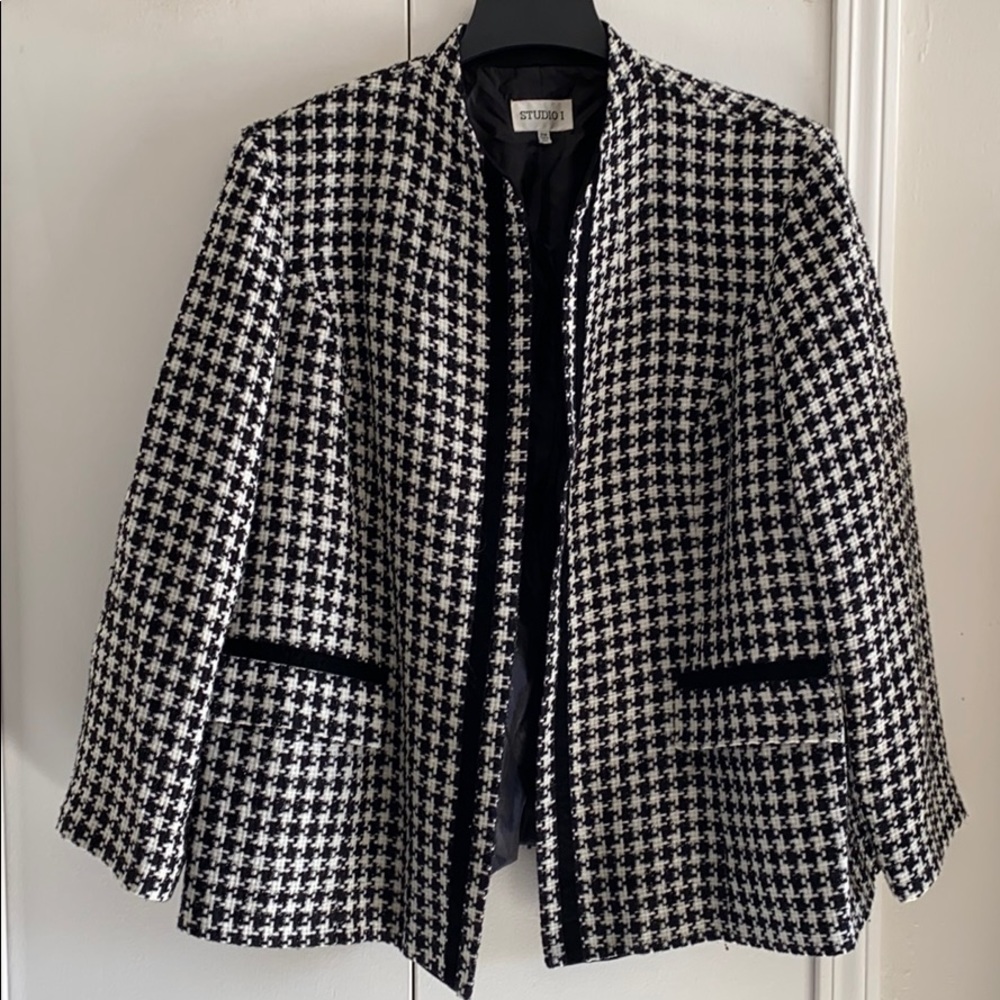 Studio l Black and White Womens Blazer